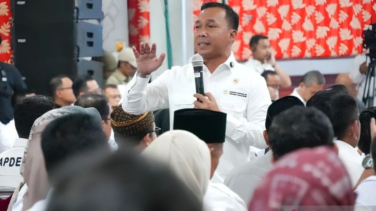 Pemerintah Jawa Barat mendapat pujian atas program beasiswa bagi keluarga yang menggunakan alat kontrasepsi, sebuah langkah strategis menuju bonus demografi dan peningkatan kualitas hidup.