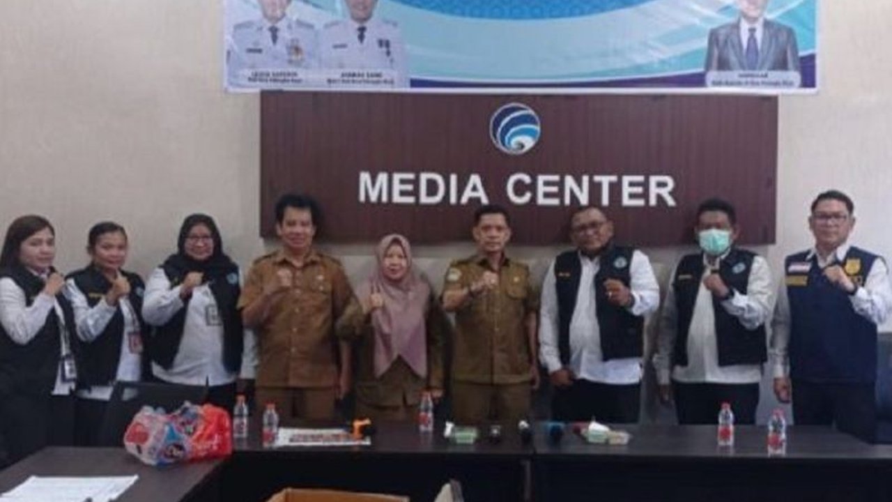 Dinas Kominfo Palangka Raya dan BNNK berkolaborasi melakukan tes urine untuk mendeteksi dini penyalahgunaan narkoba di lingkungan ASN, guna menciptakan lingkungan kerja yang bersih dan produktif.