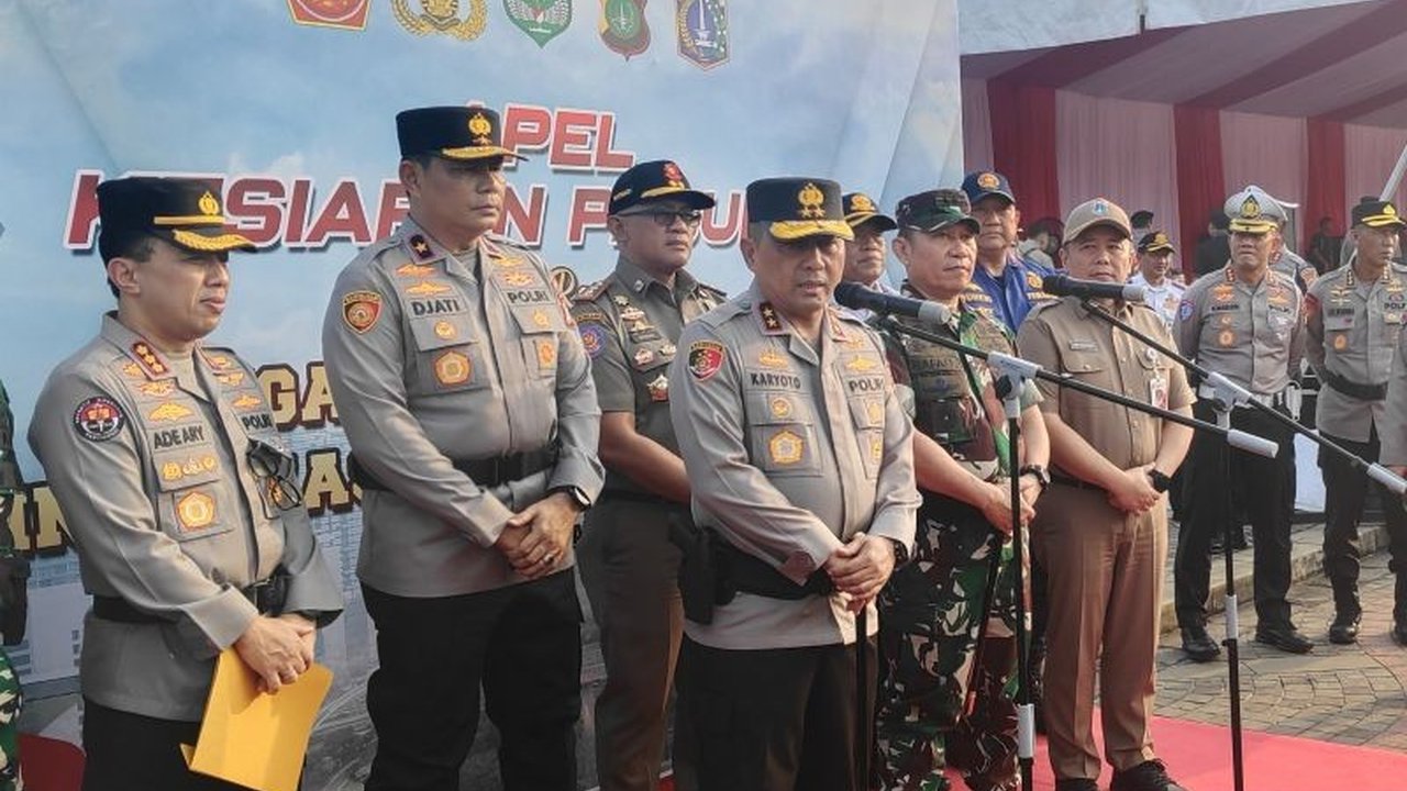 Polda Metro Jaya mengerahkan 13.252 personel gabungan TNI-Polri untuk mengamankan perayaan May Day 2025 di Jakarta, yang diperkirakan akan dihadiri ratusan ribu orang dan melibatkan aksi unjuk rasa.