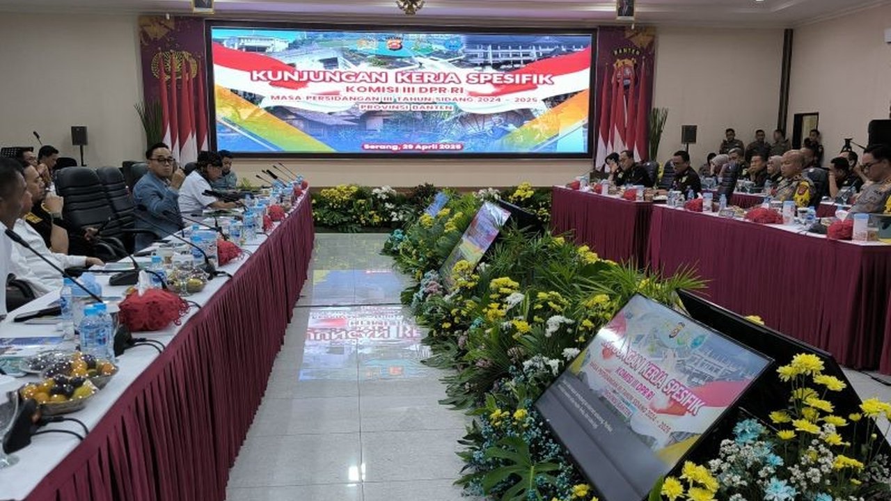 Komisi III DPR RI memberikan apresiasi tinggi kepada Polda Banten atas keberhasilannya memberantas peredaran narkoba dan menjaga keamanan arus mudik Lebaran 2024, serta menekankan pentingnya pengawasan internal dan penegakan hukum tanpa kompromi.