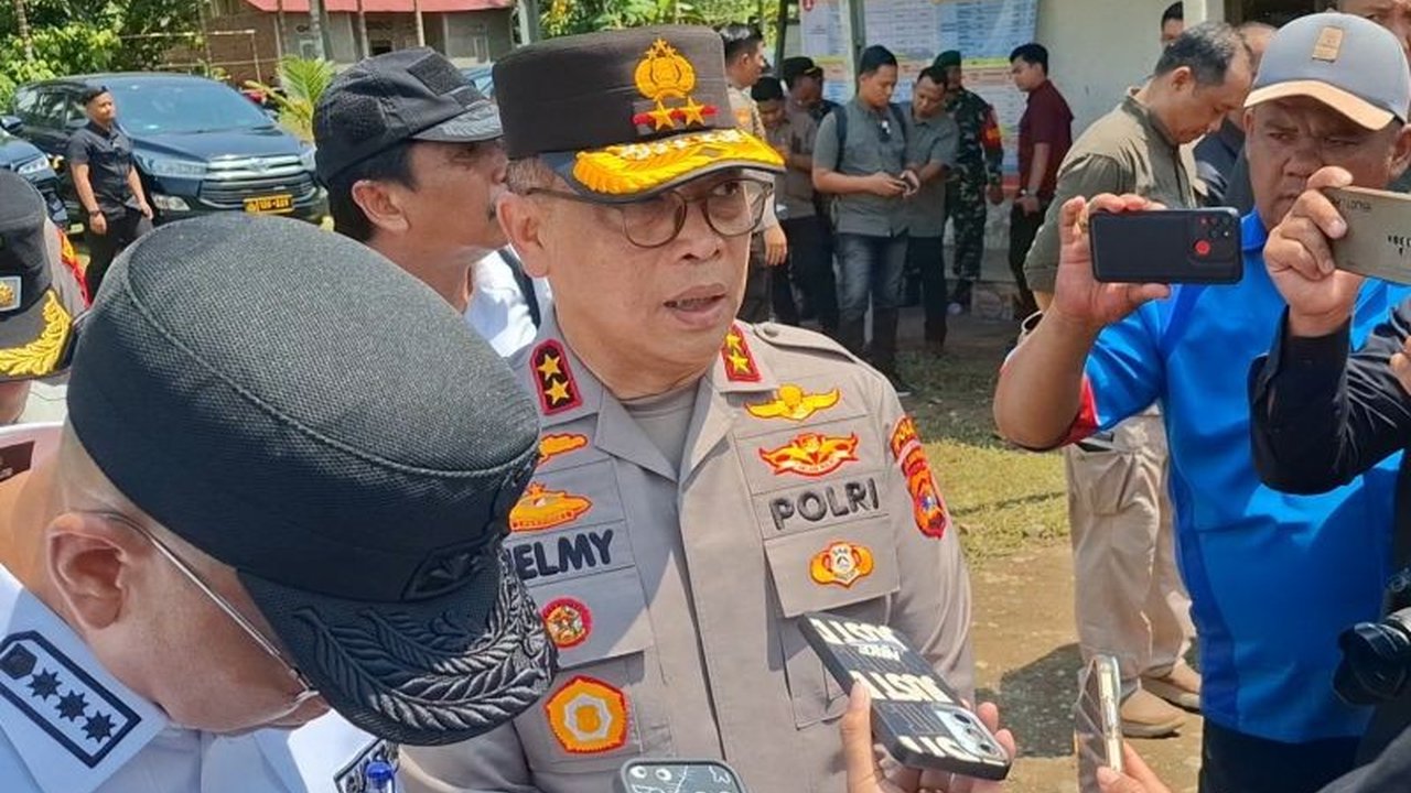 TNI dan Polri di Lampung bersinergi melakukan patroli gabungan untuk mengatasi perambahan hutan dan konflik satwa liar-manusia, dengan pendekatan persuasif dan penegakan hukum.