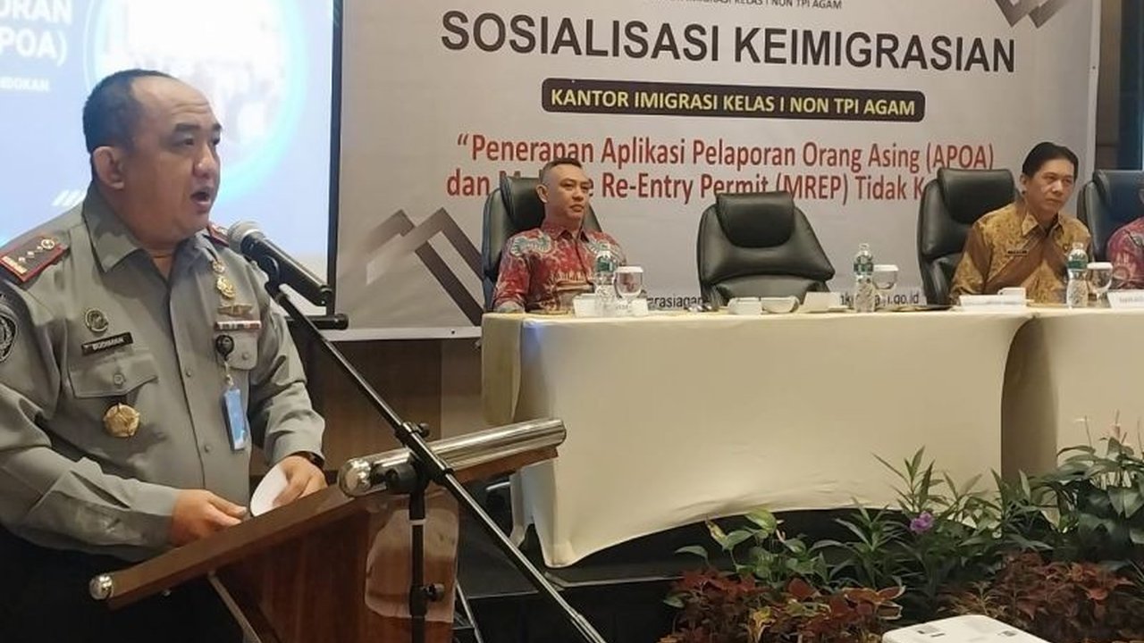 Kantor Imigrasi Agam perketat pengawasan orang asing di Sumatera Barat melalui aplikasi pelaporan orang asing (APOA) untuk memudahkan pelaporan dan mencegah pelanggaran keimigrasian.