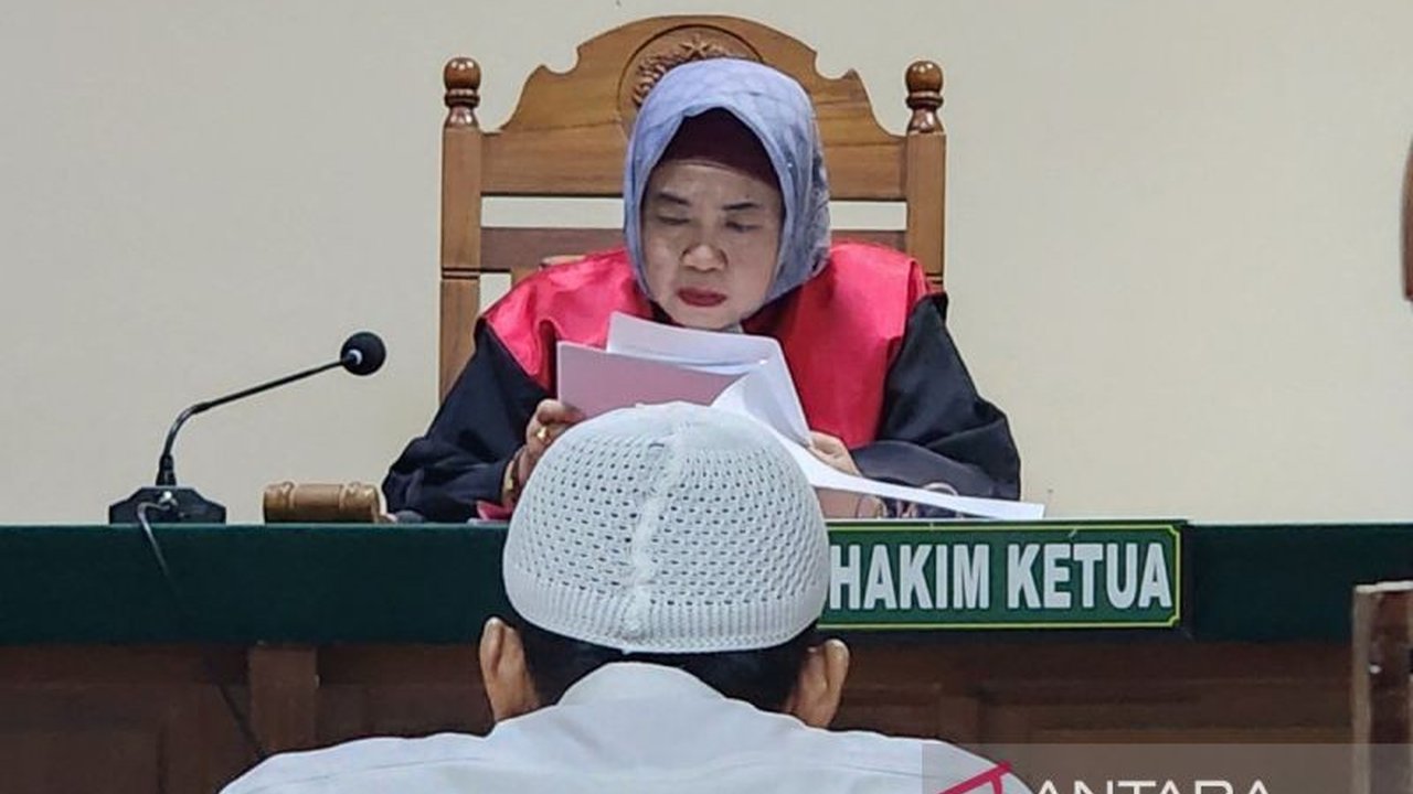Pengadilan Negeri Semarang menolak eksepsi Aipda Robig Zaenudin, terdakwa penembakan siswa SMKN 4 Semarang, dan sidang akan berlanjut dengan pemeriksaan saksi.