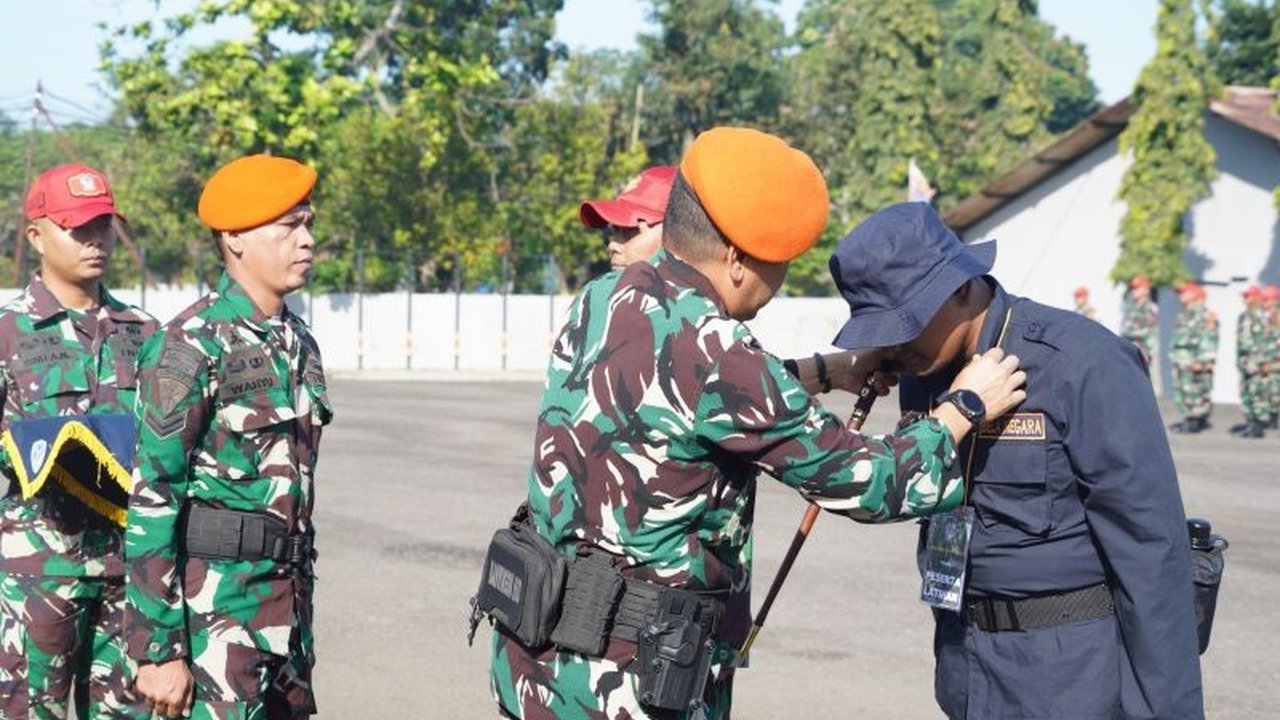 Pelatihan bela negara bagi pegawai Ditjen Imigrasi di Lanud Sulaeman bertujuan meningkatkan profesionalisme dan integritas, serta menanamkan nilai kebangsaan dan semangat bela negara.