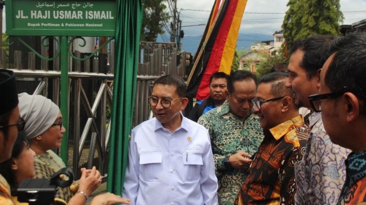 Menteri Kebudayaan Fadli Zon resmikan Jalan Usmar Ismail di Bukittinggi, Sumatera Barat, untuk mengenalkan kembali sosok pahlawan nasional dan Bapak Perfilman Indonesia kepada generasi muda.