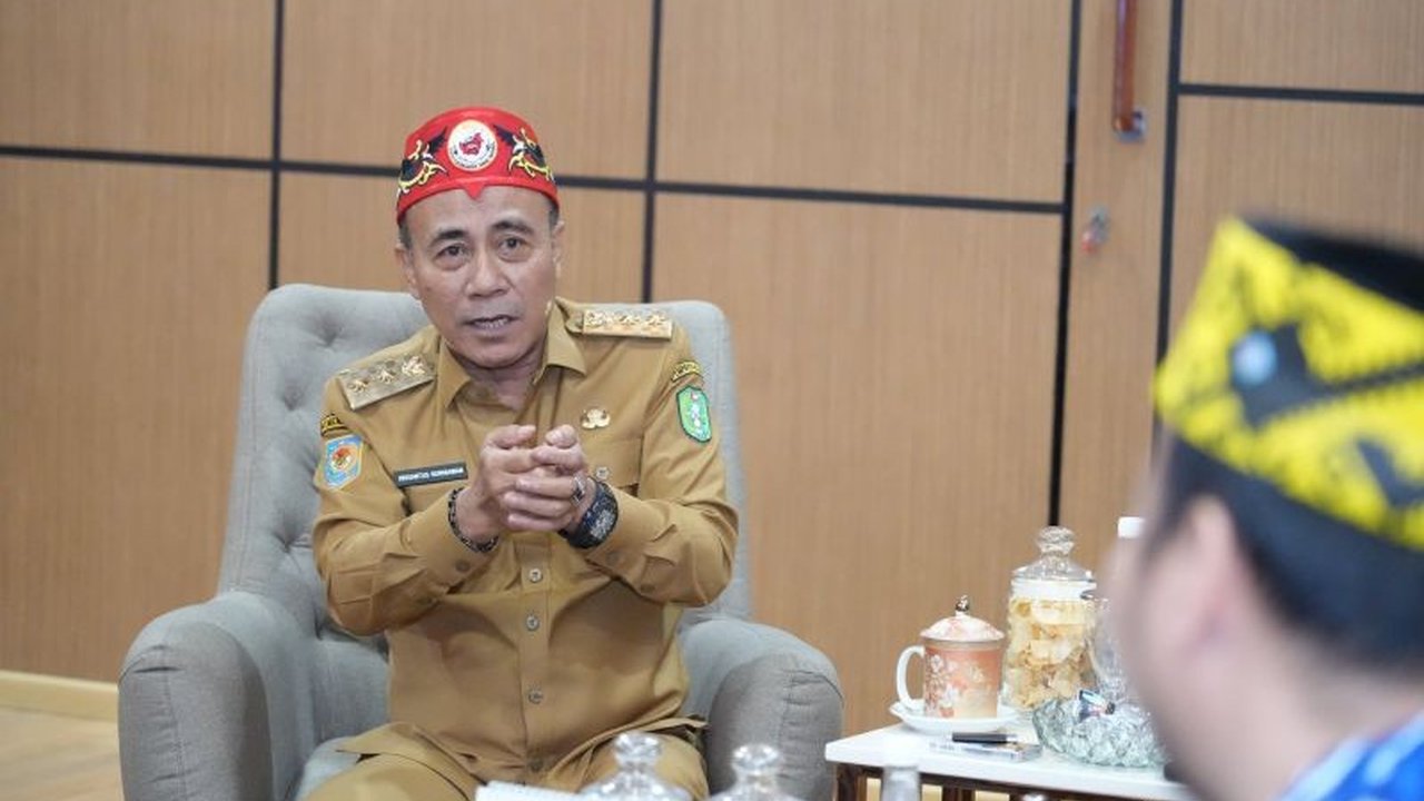 Pemerintah Provinsi Kalimantan Barat (Kalbar) membeli kapal keruk untuk menjaga kedalaman Sungai Kapuas melalui kerjasama investasi dengan swasta, tanpa membebani APBD, sekaligus meningkatkan pendapatan daerah.