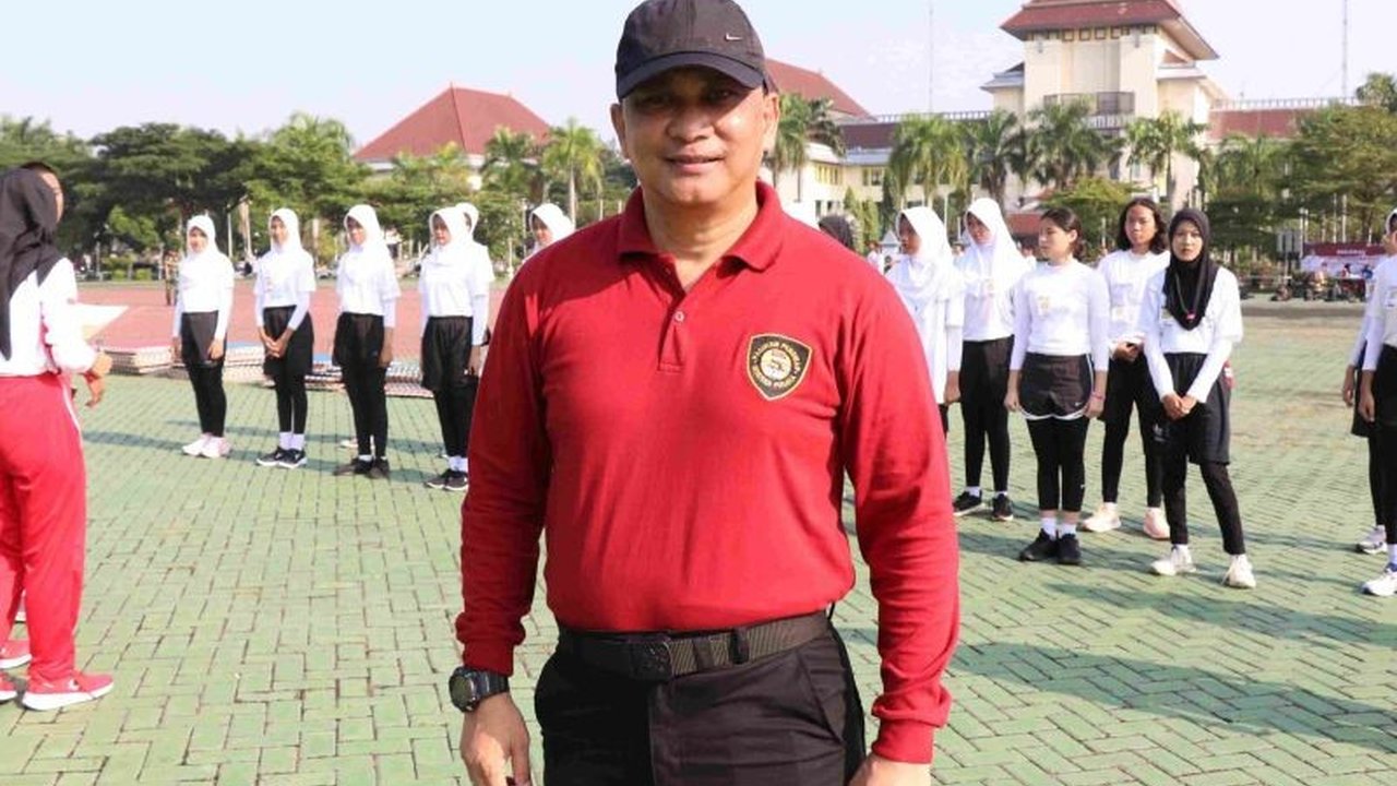 Bakesbangpol Kabupaten Bekasi menggelar seleksi ketat calon Paskibraka 2025 dengan tahapan fisik, kepribadian, hingga rekam jejak media sosial, menyaring 1.072 pendaftar menjadi 50 kandidat terbaik.