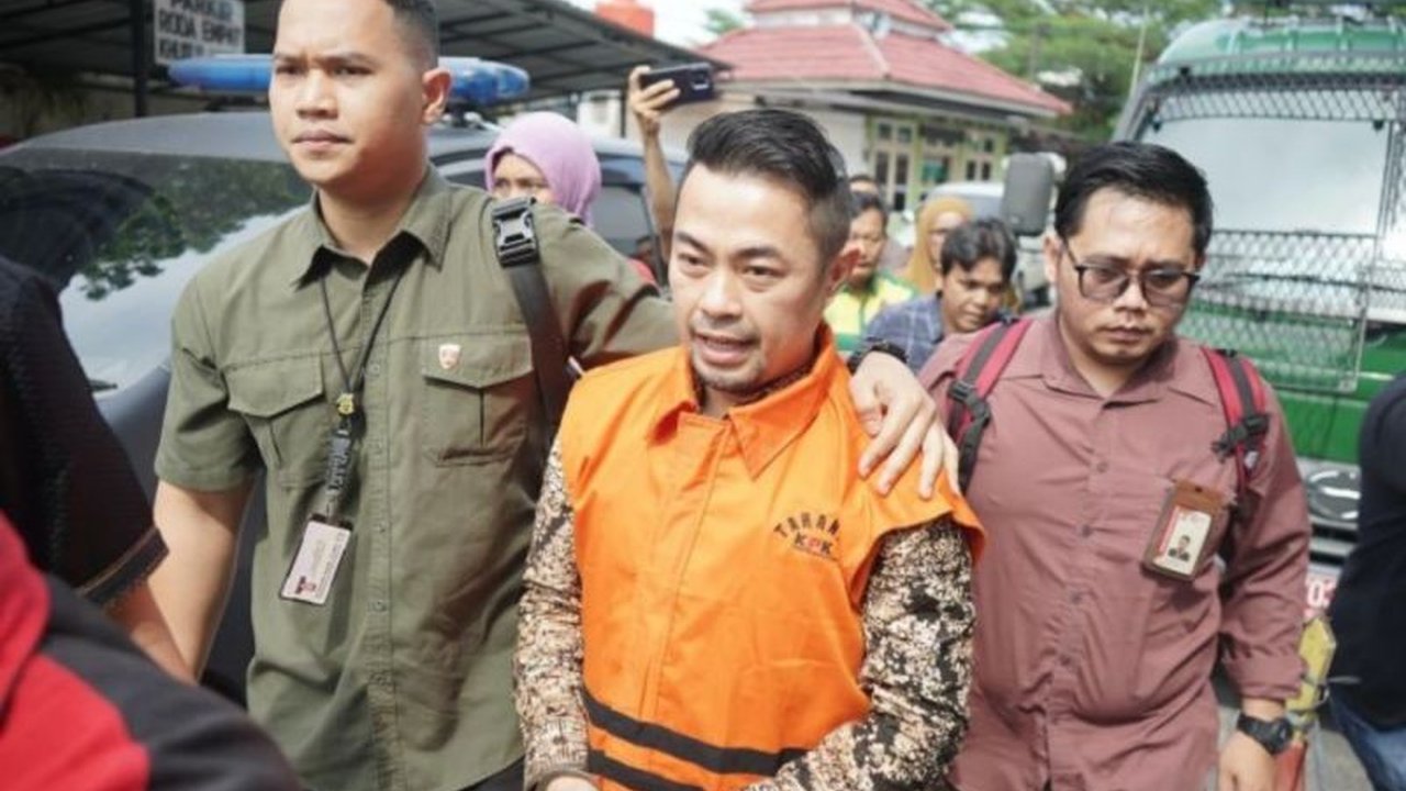 Jaksa Penuntut Umum KPK mendakwa mantan Pj Wali Kota Pekanbaru, Risnandar Mahiwa, dan tiga terdakwa lain telah melakukan korupsi dana APBD 2024 senilai Rp8,9 miliar.