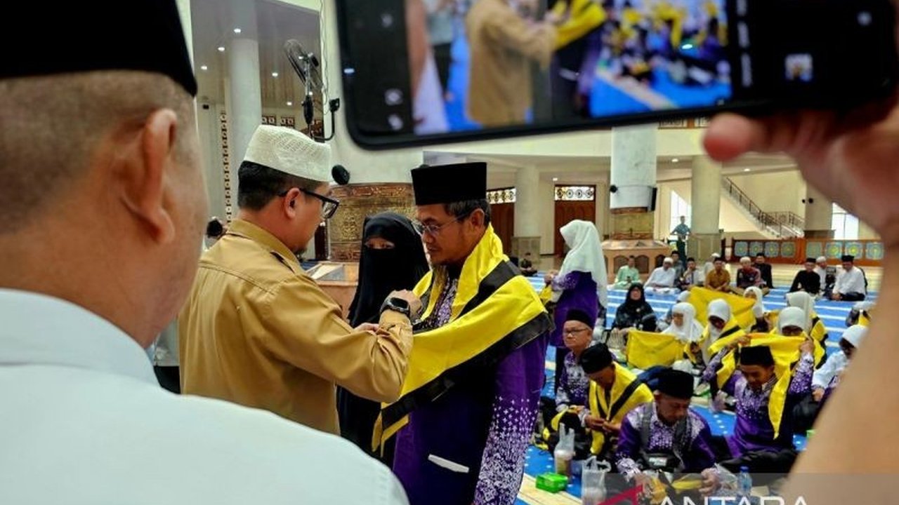 Pemerintah Kabupaten Natuna menanggung biaya transportasi dan kelebihan bagasi 57 calon haji Natuna ke Batam untuk keberangkatan ibadah haji tahun ini.