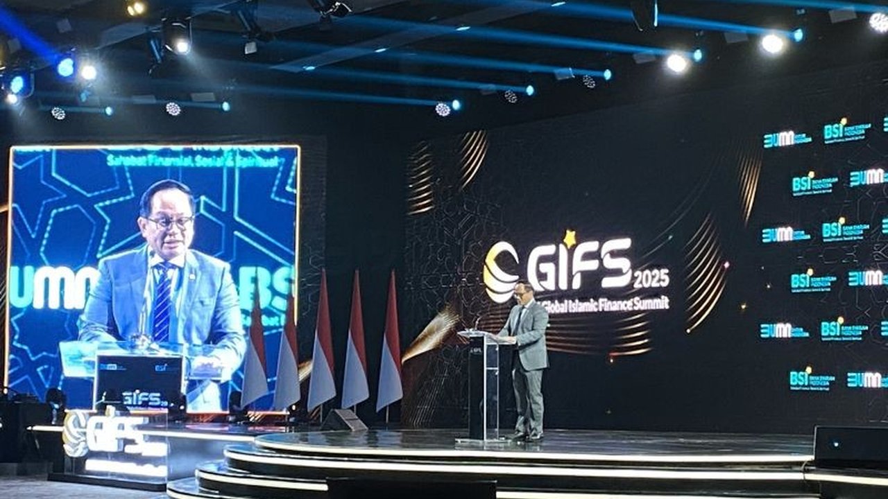 Wakil Menteri BUMN, Kartika Wirjoatmodjo, menekankan peran krusial perbankan syariah dalam mengatasi tantangan industri halal Indonesia, termasuk sertifikasi, logistik, dan pembiayaan.