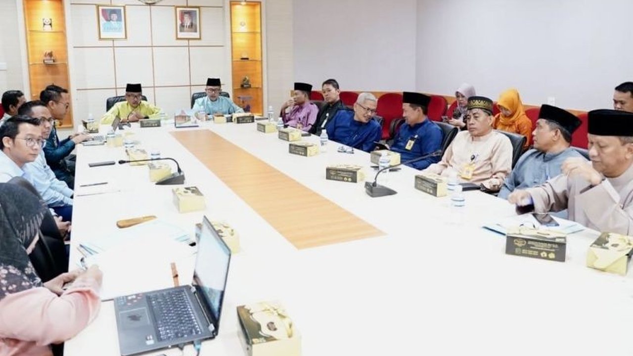 Pemerintah Kota Batam meluncurkan program pinjaman tanpa bunga dan agunan hingga Rp20 juta bagi 2000 pelaku usaha mikro untuk mendorong pertumbuhan ekonomi lokal.