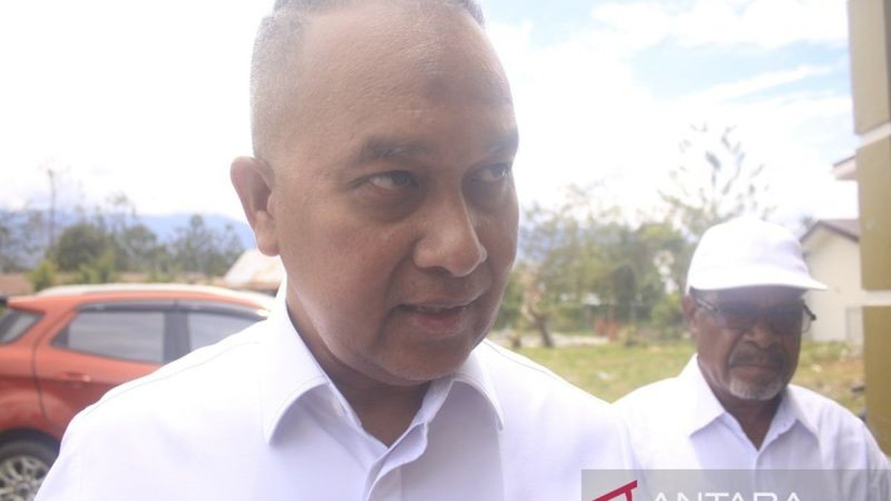 Kementerian Transmigrasi (Kementrans) gencar mendorong pertumbuhan ekonomi di Papua melalui pengembangan 10 kawasan transmigrasi potensial, fokus pada sektor pertanian dan ekonomi kreatif.