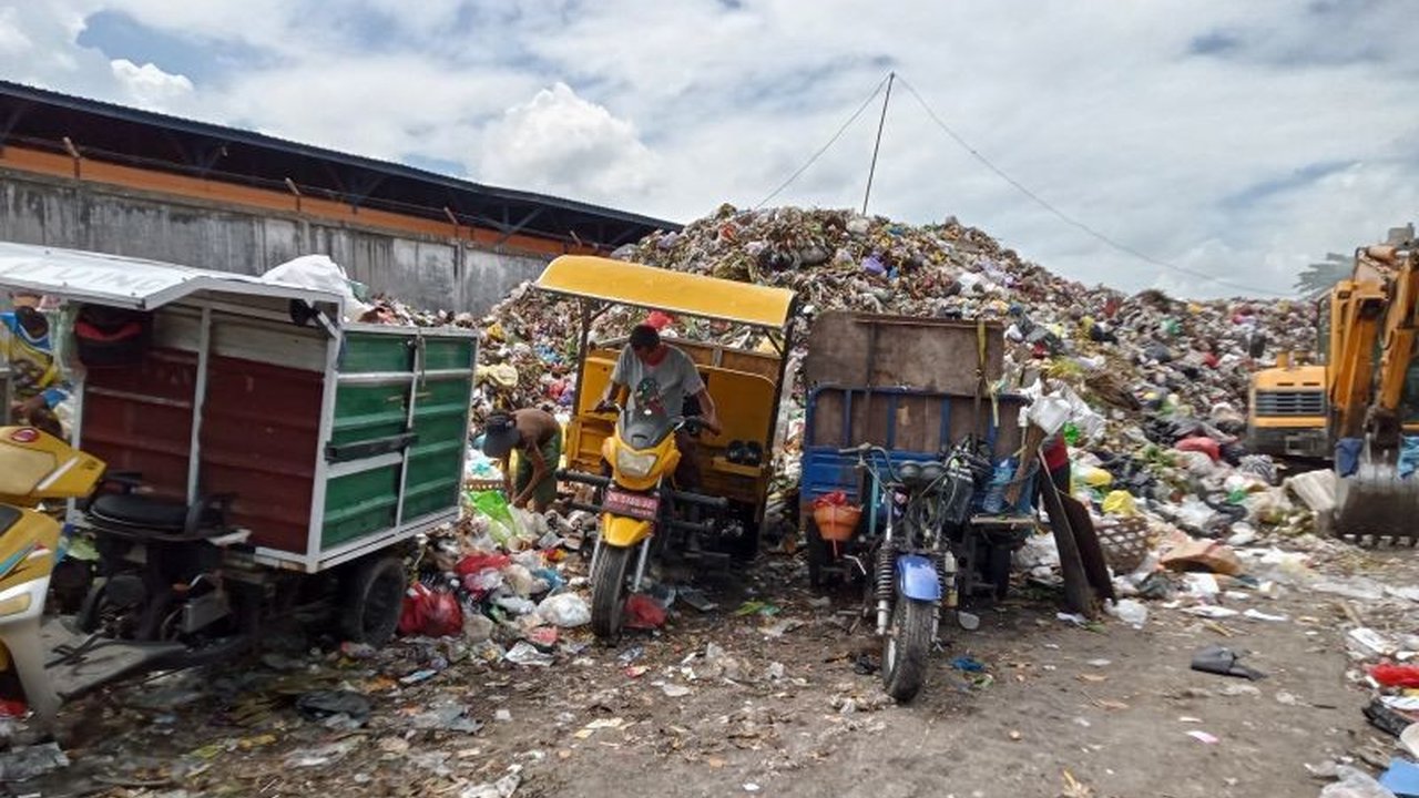 TPS Sandubaya di Mataram diprediksi penuh dalam dua hari, Pemkot Mataram berupaya mencari solusi darurat dengan menyewa lahan sementara untuk pembuangan sampah.