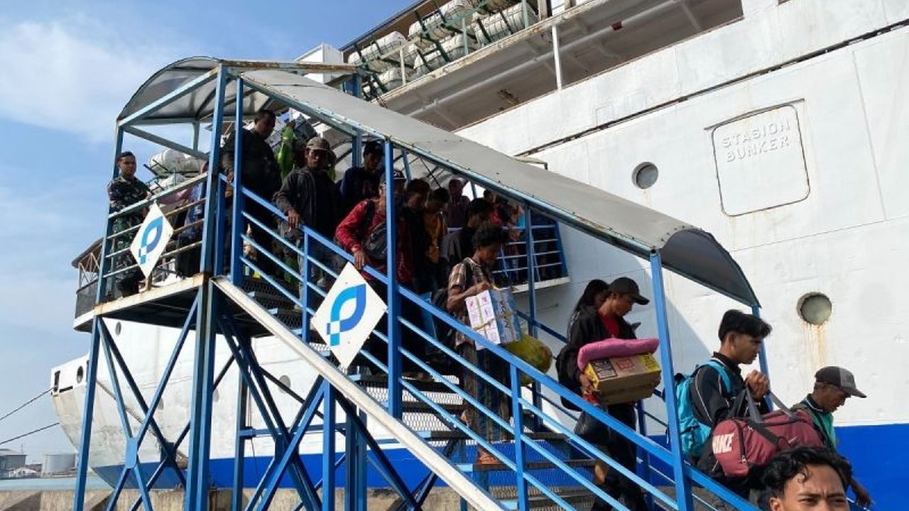 Pelindo Multi Terminal sukses melayani lonjakan penumpang Lebaran 2025 hingga 791.516 orang, meningkat 6 persen dibanding tahun lalu, dengan cabang Tanjung Balai Karimun sebagai yang tersibuk.