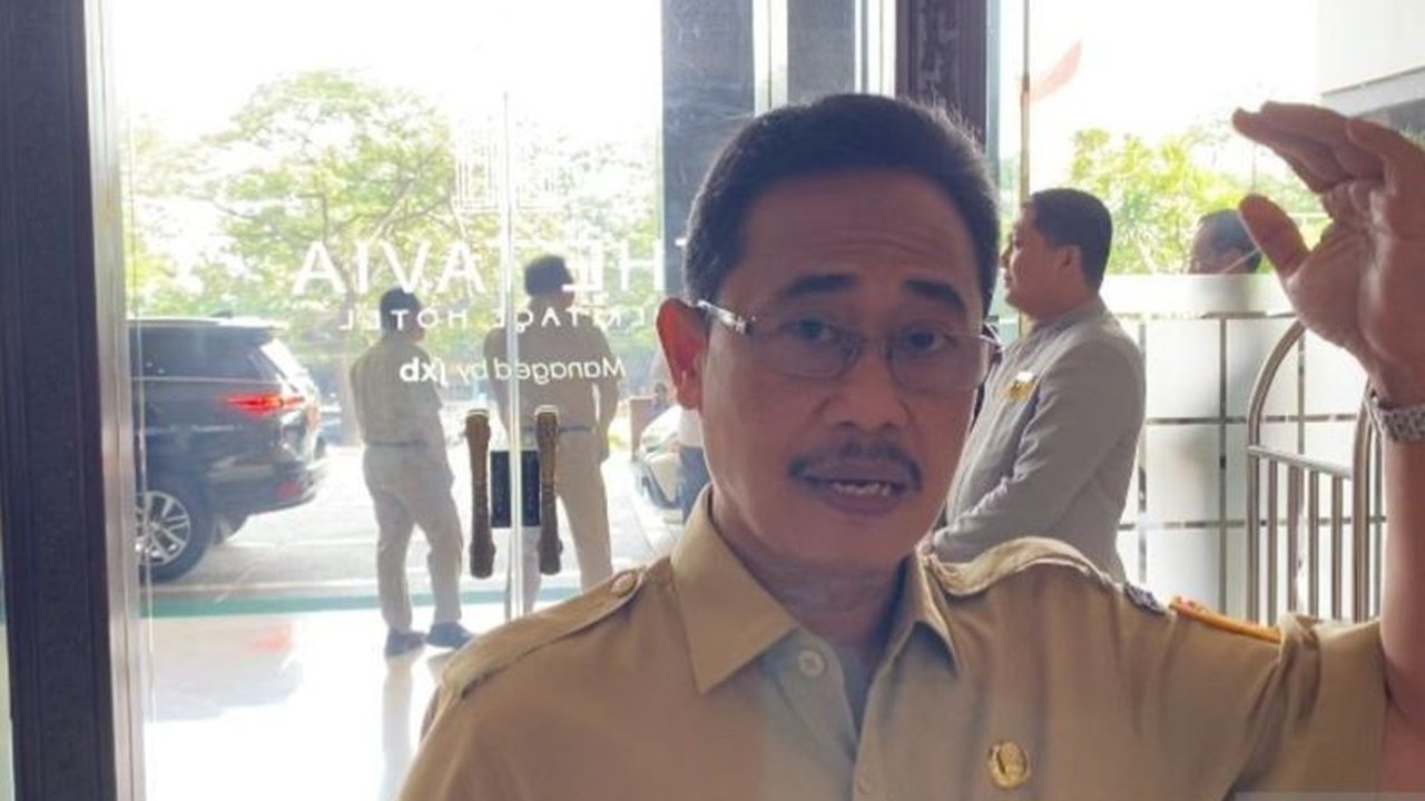 Pemprov DKI Jakarta menetapkan batas waktu pengumpulan data ijazah tertahan dari sekolah swasta pada 30 April 2024 untuk program pemutihan ijazah yang melibatkan belasan ribu ijazah.