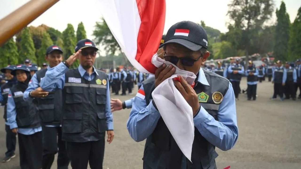 Menteri Agama Nasaruddin Umar mengingatkan petugas haji untuk memberikan pelayanan tanpa diskriminasi dan membantu siapa pun yang membutuhkan, bahkan warga negara asing, sembari tetap memprioritaskan jamaah Indonesia.