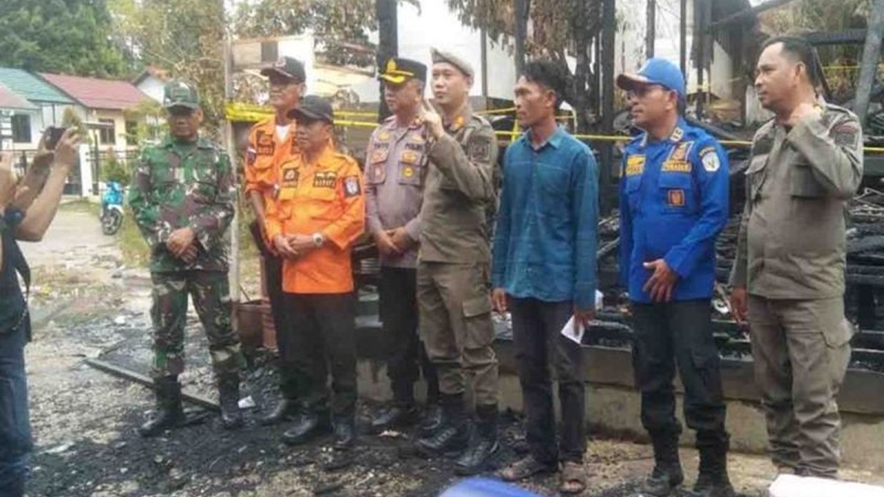 Pemerintah Kabupaten Murung Raya bergerak cepat memberikan bantuan sembako dan peralatan kepada warga Desa Muara Untu yang menjadi korban kebakaran, Bupati Heriyus tinjau langsung lokasi kejadian.