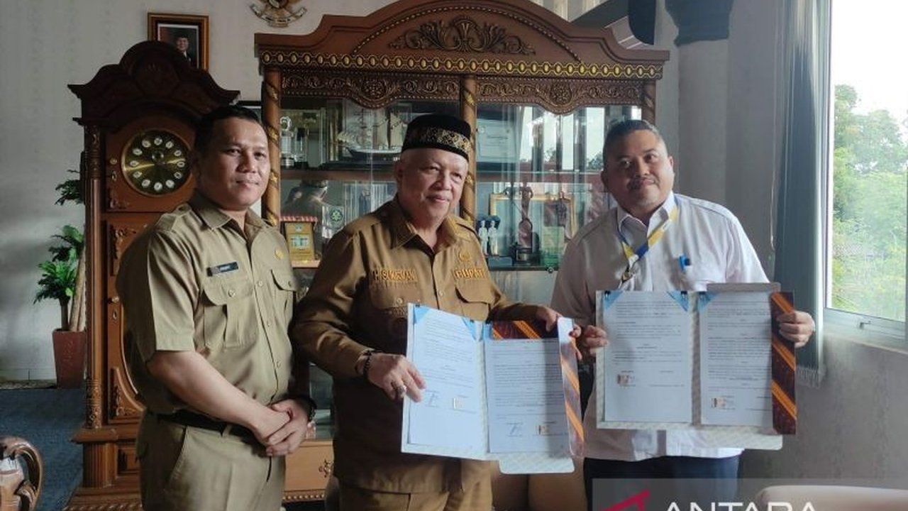 Pemerintah Kabupaten Bangka Barat menerima hibah aset berupa bangunan sekolah dasar dari Kementerian PUPR, meningkatkan kualitas pendidikan di wilayah tersebut.