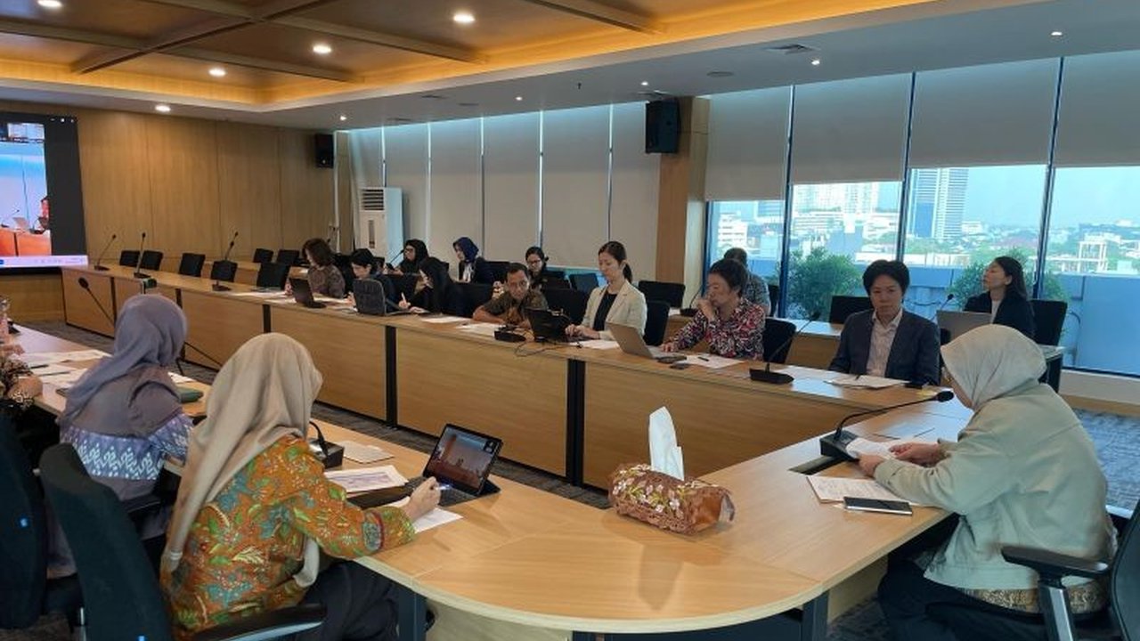 Kementerian Kesehatan RI dan JICA memulai proyek tiga tahun untuk meningkatkan kompetensi perawat lansia di Indonesia, menjawab tantangan peningkatan populasi lansia dan kekurangan tenaga perawat di Jepang.