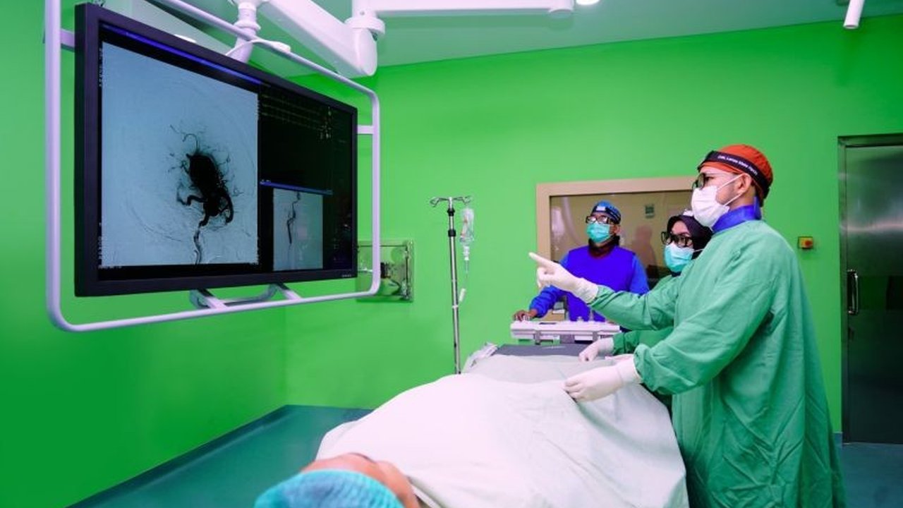 RSUD Loekmono Hadi Kudus menghadirkan layanan neuro intervensi dengan metode DSA, teknologi canggih untuk penanganan stroke yang akurat, cepat, dan minim nyeri, serta telah terintegrasi dengan BPJS Kesehatan.