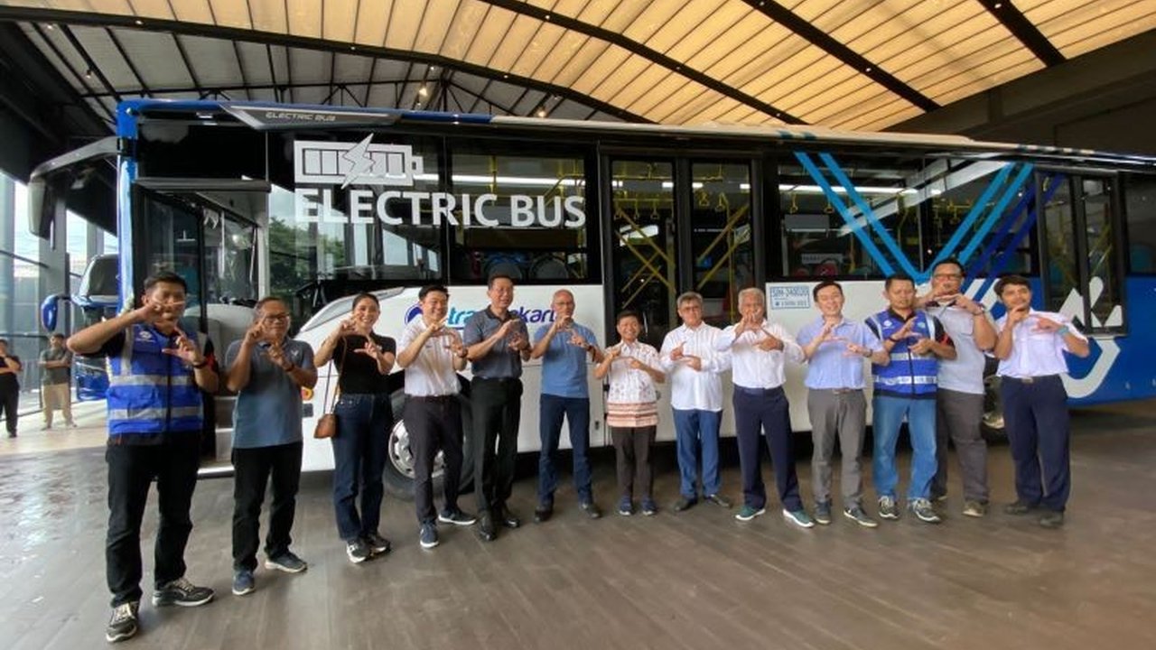 Meskipun laba bersih turun signifikan, PT VKTR Teknologi Mobilitas Tbk berhasil membukukan pendapatan bersih Rp218 miliar di kuartal I-2025, didorong oleh penjualan suku cadang dan ekspansi kendaraan listrik.