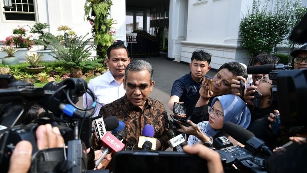 Investasi Apple di Indonesia meningkat, Presiden Jokowi dan Ketua MPR bahas kinerja BUMN, serta OJK terbitkan panduan AI untuk perbankan; berbagai kabar ekonomi terkini.