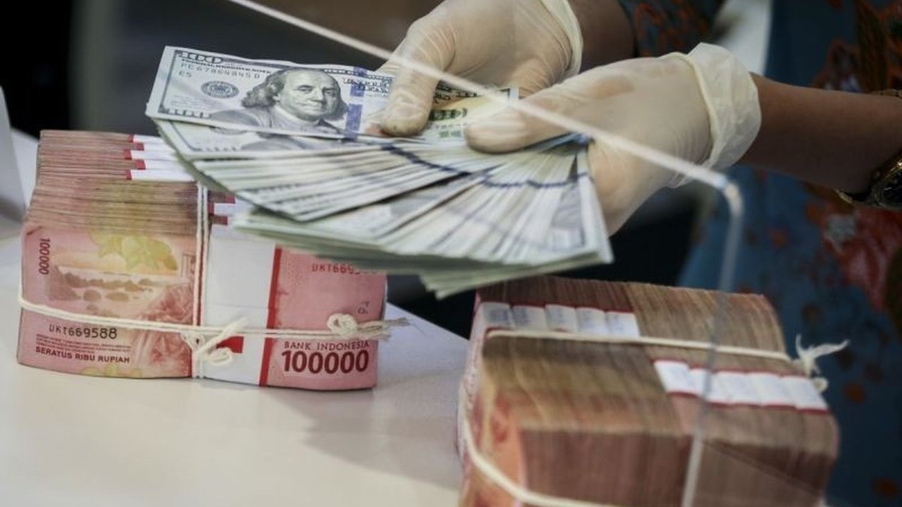 Nilai tukar rupiah berhasil menguat pada pembukaan perdagangan Rabu pagi, mencapai Rp16.715 per dolar AS, meningkat 46 poin dari penutupan sebelumnya.