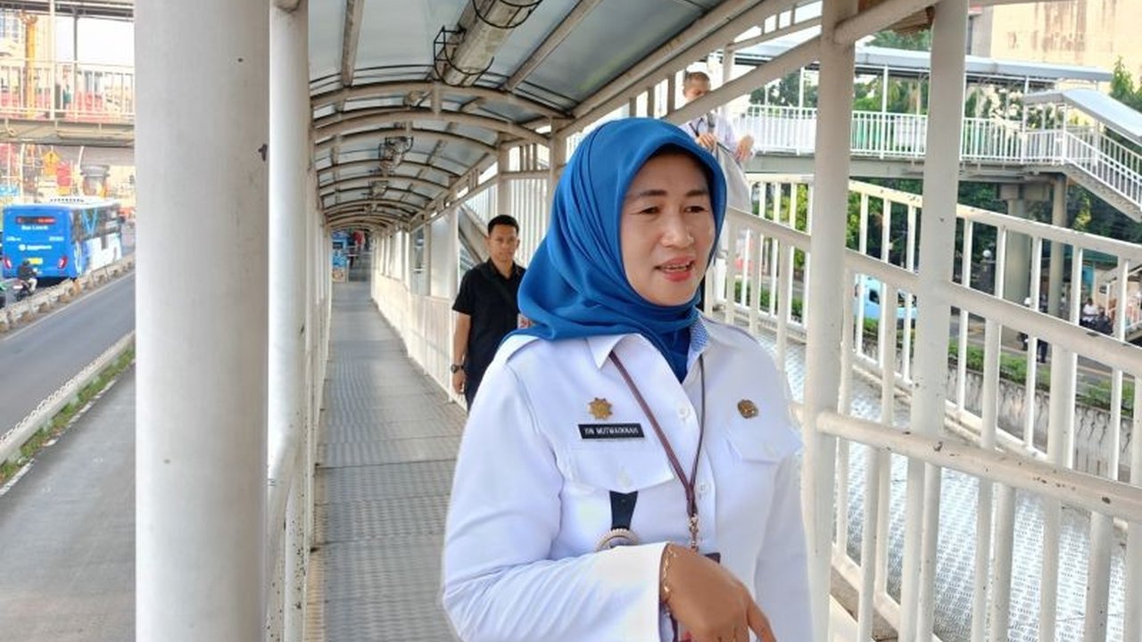 Plt Wali Kota Jaktim mengimbau ASN untuk memperkirakan waktu tempuh saat menggunakan transportasi umum setiap Rabu, guna mengantisipasi kemacetan dan keterlambatan kerja.