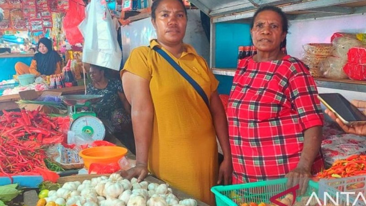 Kegigihan Mama Paskalina Kudiai, seorang wirausahawan asal Paniai, Papua, yang sukses berjualan di Pasar Sentral Timika selama hampir 20 tahun tanpa bantuan modal dari luar, menginspirasi banyak orang.