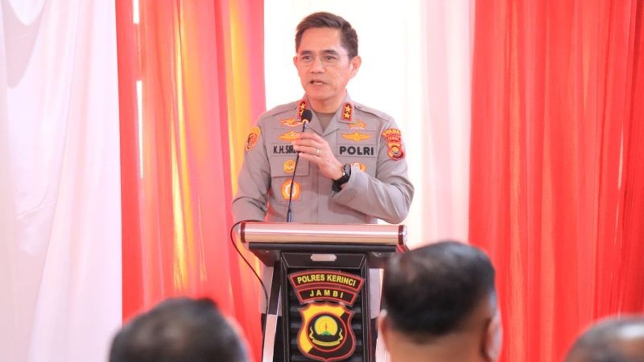 Kapolda Jambi, Irjen Pol Krisno H. Siregar, mengingatkan seluruh personel untuk menghindari pelanggaran dan isu sensitif seperti judi online dan LGBT demi menjaga citra positif Polri serta kesiapan menghadapi potensi konflik.