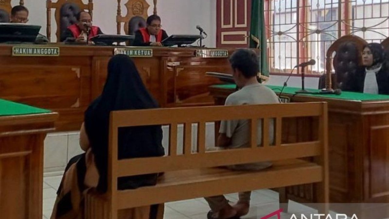 Dua warga Myanmar dijatuhi hukuman 4,5 tahun penjara dan denda Rp500 juta oleh Pengadilan Negeri Medan karena terbukti mencuri ikan di perairan Indonesia.