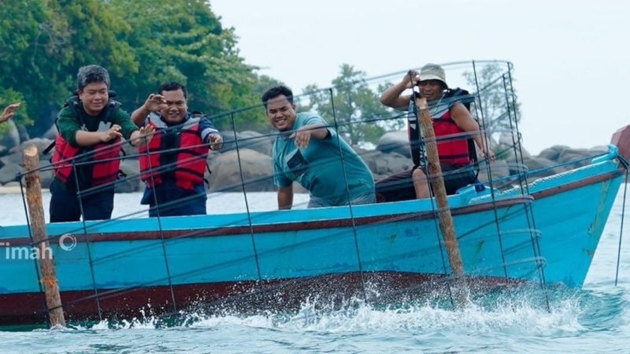 PT Timah telah menenggelamkan 157 unit kebun karang buatan di Pulau Putri dan Pulau Panjang, Bangka Belitung, untuk mendukung pelestarian ekosistem laut dan pengembangan wisata bahari.