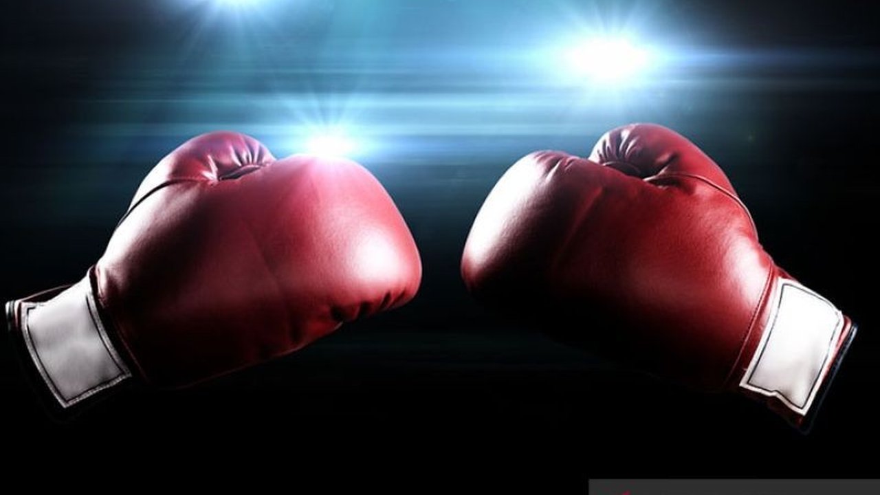 Asosiasi Tinju Dunia (WBA) resmi memerintahkan pertarungan wajib antara juara kelas ringan super Gary Antuanne Russell dan Andy Hiraoka; keduanya diberi waktu 30 hari untuk negosiasi sebelum WBA menetapkan penawaran purse.