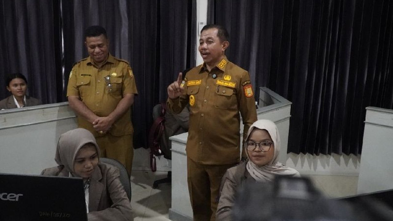 Pemerintah Kota Jayapura mengeluarkan larangan tegas terkait pungutan liar dalam SPMB 2025 di semua sekolah negeri, dari PAUD hingga SMK, dengan ancaman sanksi bagi yang melanggar.