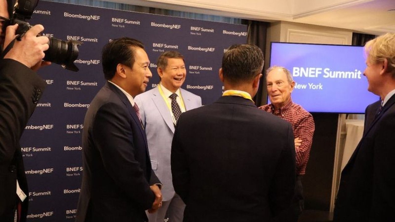 Utusan Khusus Presiden RI untuk Iklim dan Energi, Hashim Djojohadikusumo, menegaskan komitmen Indonesia dalam transisi energi global di BNEF Summit 2025 di New York, menekankan kolaborasi internasional dan investasi berkelanjutan.