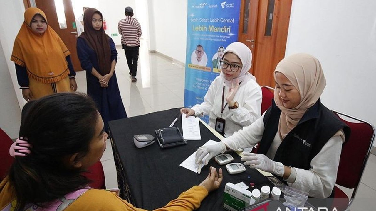 Pemerintah Kota Jakarta Barat (Jakbar) menekankan peran krusial kecamatan dan kelurahan dalam upaya percepatan penurunan stunting di tahun 2025, dengan fokus pada koordinasi data dan implementasi strategi baru.