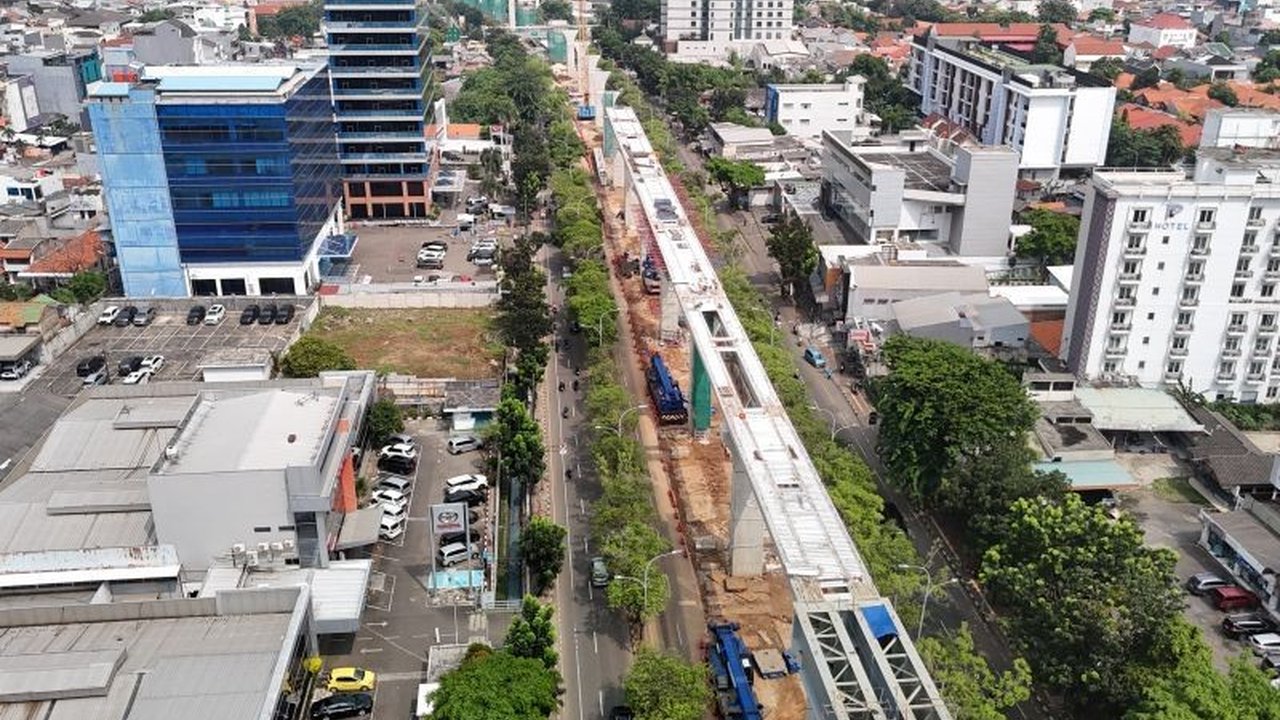 Pembangunan LRT Jakarta Fase 1B diharapkan segera selesai untuk mengurangi kemacetan di kawasan Matraman-Manggarai yang disebabkan rekayasa lalu lintas.