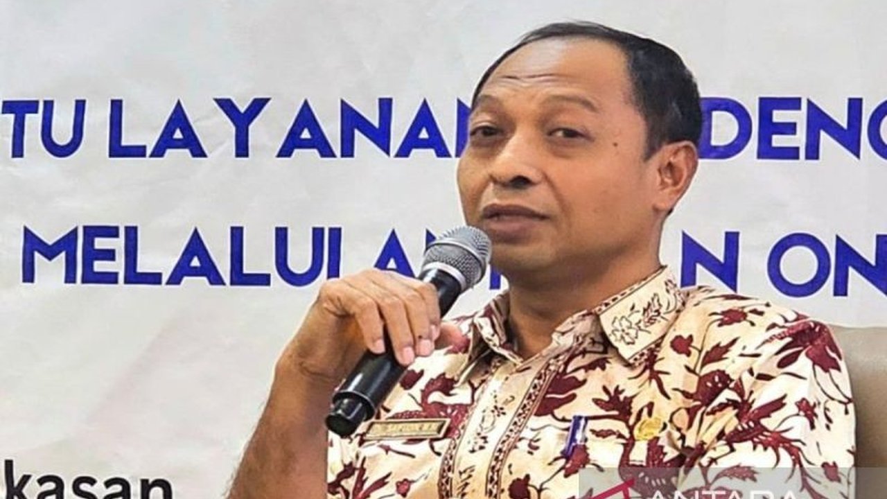 Pemkab Pamekasan mengalokasikan Rp101 miliar dari DBHCHT dan pajak daerah untuk program UHC tahun 2025, menjamin akses kesehatan bagi 574.045 jiwa dari DTKS.