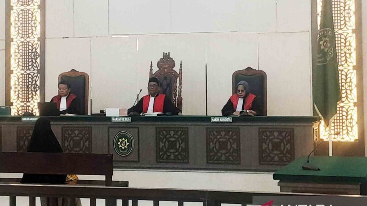 Jaksa Penuntut Umum (JPU) Kejari Aceh Barat dakwa bendahara penerimaan daerah korupsi pajak daerah senilai Rp523,6 juta, yang digunakan untuk kepentingan pribadi.