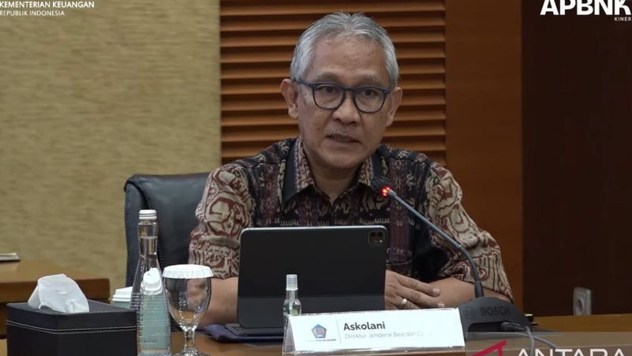 Direktur Jenderal Bea dan Cukai memastikan tidak ada rencana pemerintah untuk mengenakan cukai terhadap sepeda motor dan batu bara, meskipun kedua komoditas tersebut masuk dalam kajian internal DJBC.