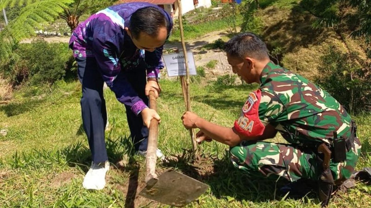 Pemkab Sleman dan Klaten resmi bekerja sama mengelola sumber daya air di wilayah perbatasan, ditandai dengan penandatanganan perjanjian dan penanaman pohon di Bukit Klangon.