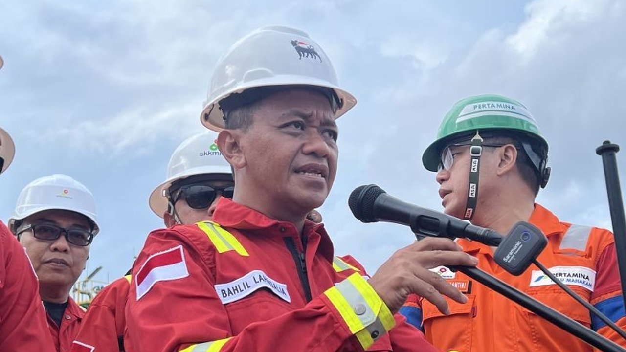 Mengahadapi defisit gas bumi yang diprediksi terjadi pada 2025-2035, Menteri ESDM Bahlil Lahadalia alihkan jatah ekspor gas untuk memenuhi kebutuhan dalam negeri.