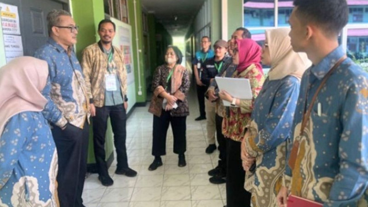 Ombudsman RI membuka posko pengaduan daring untuk mengawasi SNPMB 2025, khususnya UTBK-SNBT, guna memastikan proses seleksi yang transparan dan bebas dari kecurangan.