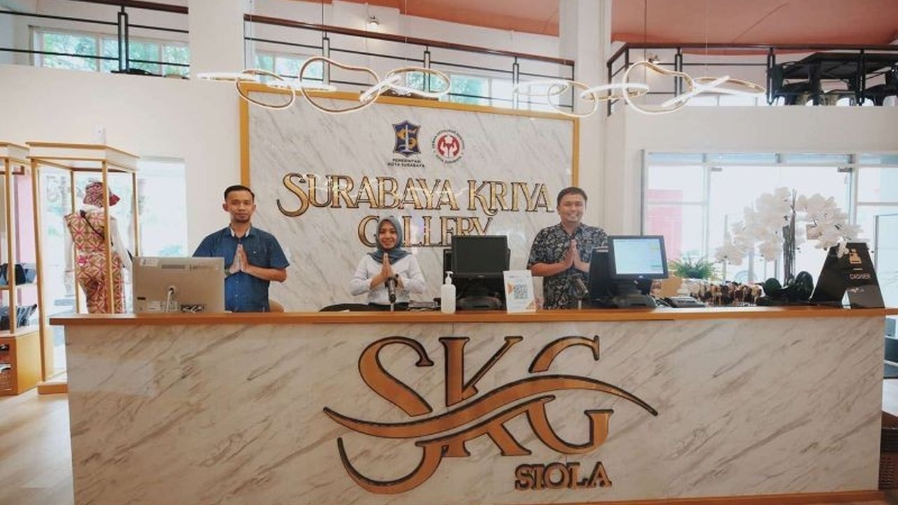 Surabaya Kriya Galery (SKG) Siola siap memikat delegasi Apeksi 2025 dengan beragam produk UMKM lokal unggulan dan pengalaman belanja yang nyaman di Surabaya.