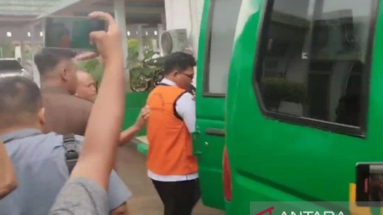 Kejari Bengkulu Utara menetapkan dua tersangka korupsi SPPD fiktif di DPRD Bengkulu Utara tahun 2023, dengan kerugian negara mencapai ratusan juta rupiah.