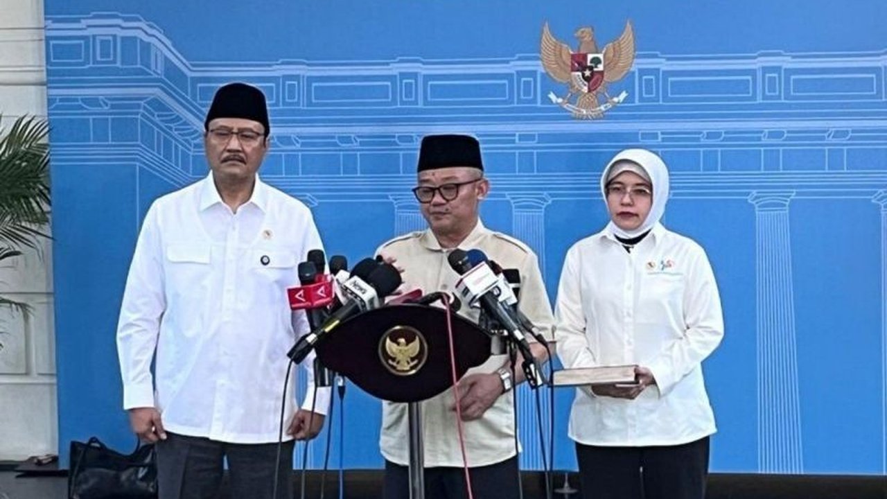 Kemendikbudristek akan merekrut guru, tenaga kependidikan, dan kepala sekolah untuk 200 sekolah rakyat berasrama yang dicanangkan Presiden Jokowi, guna mendukung program pengentasan kemiskinan.