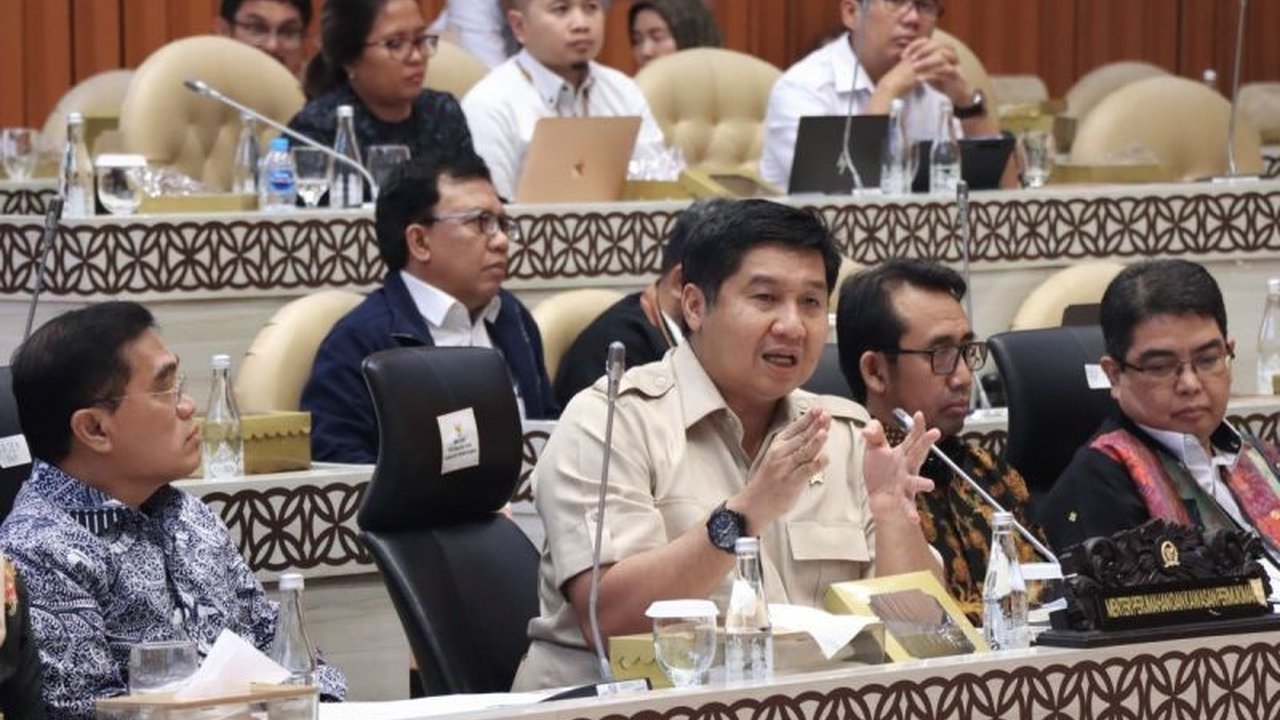 Menteri Perumahan dan Kawasan Permukiman (PKP) Maruarar Sirait prioritaskan peningkatan program Bantuan Stimulan Perumahan Swadaya (BSPS) untuk renovasi rumah tidak layak huni di tahun 2025, bahkan setelah kebijakan efisiensi anggaran.