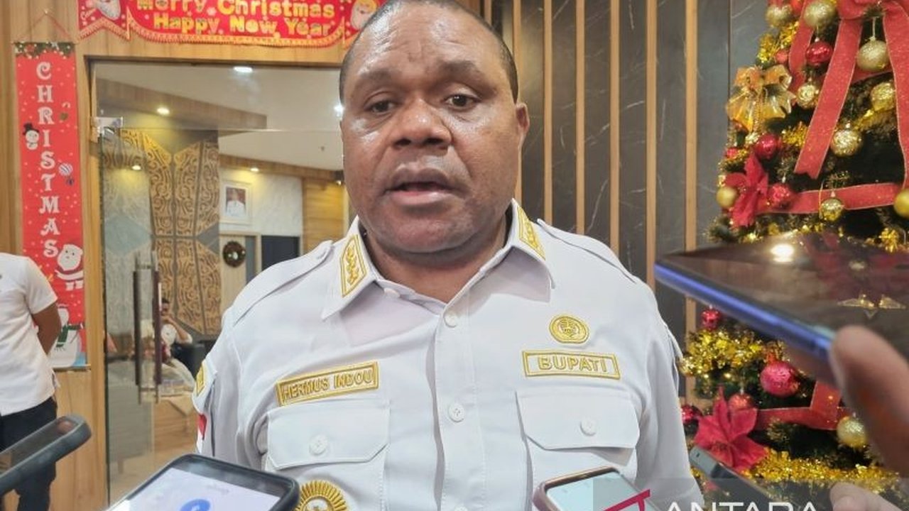 Pemerintah Kabupaten Manokwari memberlakukan retribusi sampah sebesar Rp50.000 per bulan per kepala keluarga untuk meningkatkan Pendapatan Asli Daerah (PAD) dan pengelolaan sampah yang lebih baik.