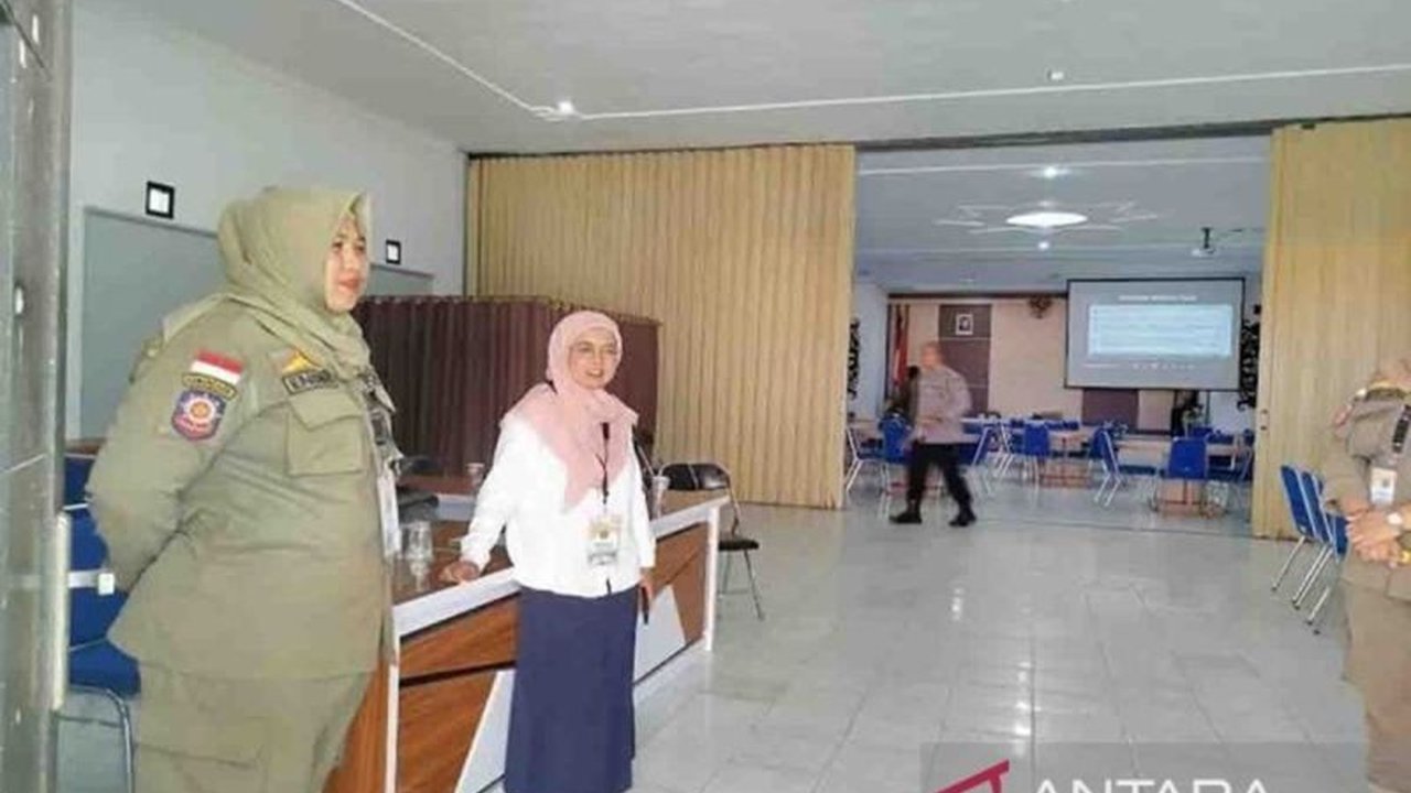 Satuan Polisi Pamong Praja (Satpol PP) Kotawaringin Barat (Kobar) mengerahkan personel untuk mengamankan Seleksi Kompetensi PPPK tahap II guna memastikan proses seleksi berjalan lancar dan nyaman bagi 897 peserta.