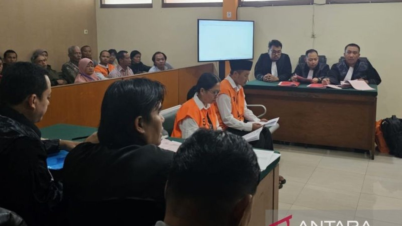 Dua terdakwa kasus TPPO di Kota Malang, HNR dan DPP, didakwa dengan tujuh pasal alternatif dengan ancaman hukuman penjara lebih dari sembilan tahun, menimbulkan pertanyaan dari pihak terdakwa.